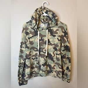 🌵Everleigh Hooded Sweatshirt | Lightweight Camo Hoodie | Medium Army Print Top